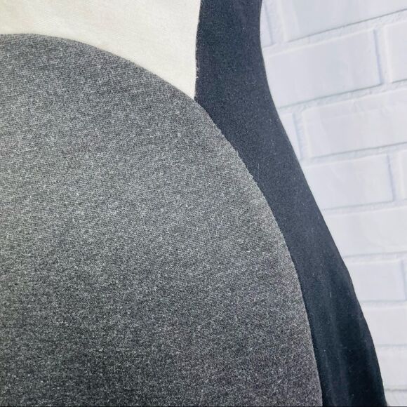 Vince Camuto Black, White & Gray Colorblock Sleeveless Midi Dress - Size 8P - Picture 4 of 15